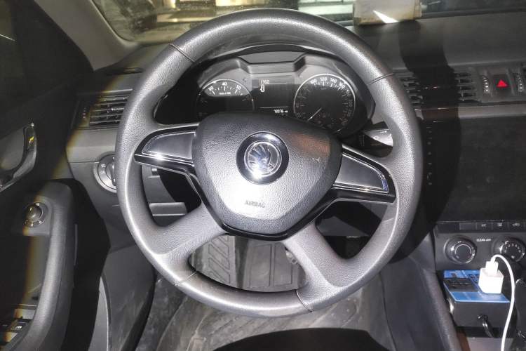 Used Skoda Octavia 2015 1.6L Automatic Yijie Edition Steering Wheel