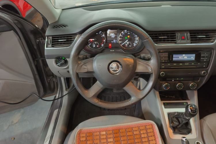 Used Skoda Octavia 2015 1.6L Manual Yijie Edition Steering Wheel