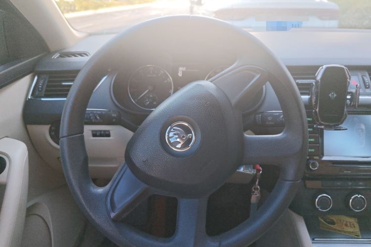 Used Skoda Octavia 2015 1.6L Automatic Yijie Edition Steering Wheel