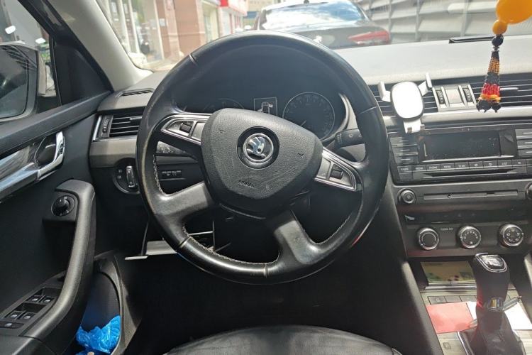 Used Skoda Octavia 2015 1.6L Automatic Yijun Edition Steering Wheel