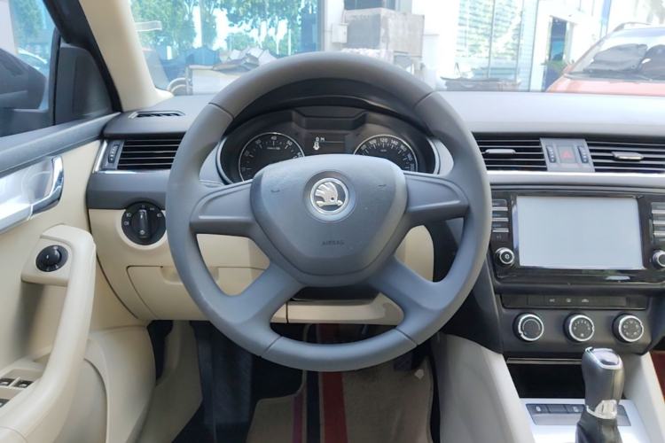 Used Skoda Octavia 2015 1.6L Automatic Yijie Edition Steering Wheel