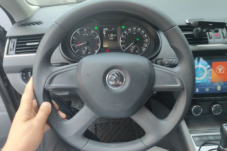 Used Skoda Octavia 2015 1.6L Automatic Yijie Edition Steering Wheel