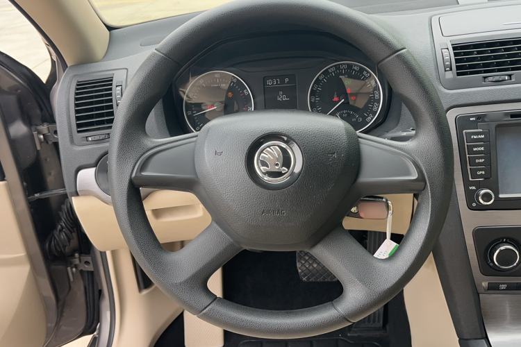 Used Skoda Octavia 2015 Classic Model 1.6L Automatic Yijie Version Steering Wheel