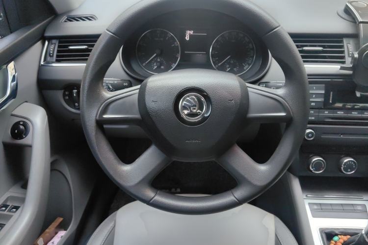 Used Skoda Octavia 2015 1.6L Manual Yijie Edition Steering Wheel