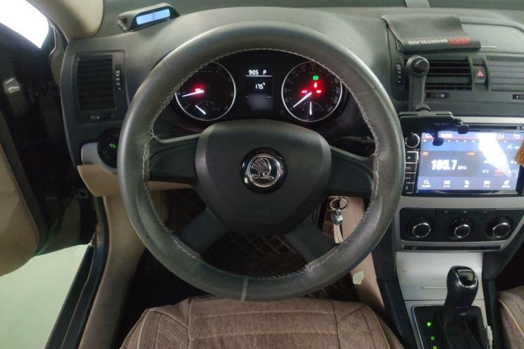 Used Skoda Octavia 2015 Classic Model 1.6L Automatic Yijie Version Steering Wheel