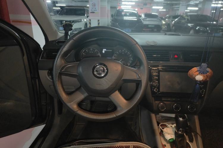 Used Skoda Octavia 2015 1.6L Automatic Yijie Edition Steering Wheel
