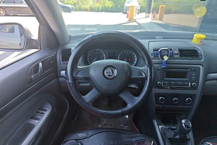 Used Skoda Octavia 2015 Classic Model 1.6L Manual Yijie Edition Steering Wheel