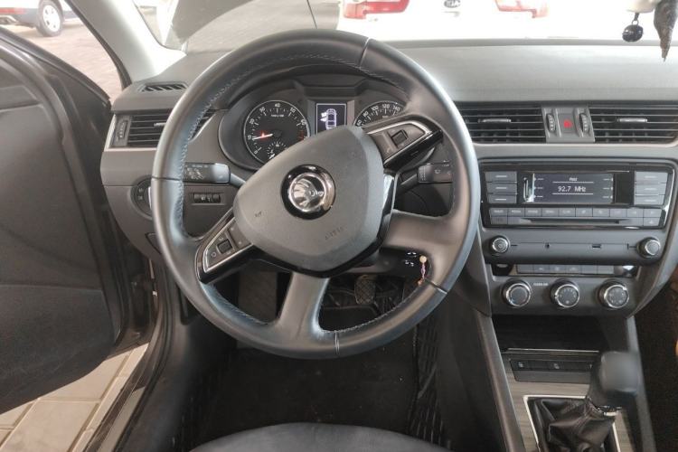 Used Skoda Octavia 2015 1.6L Manual Yijun Edition Steering Wheel