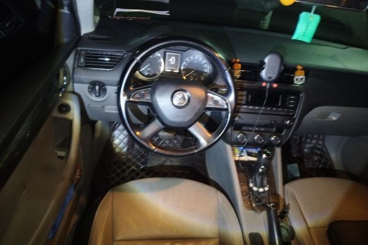 Used Skoda Octavia 2015 1.4TSI DSG Yijun Edition Steering Wheel