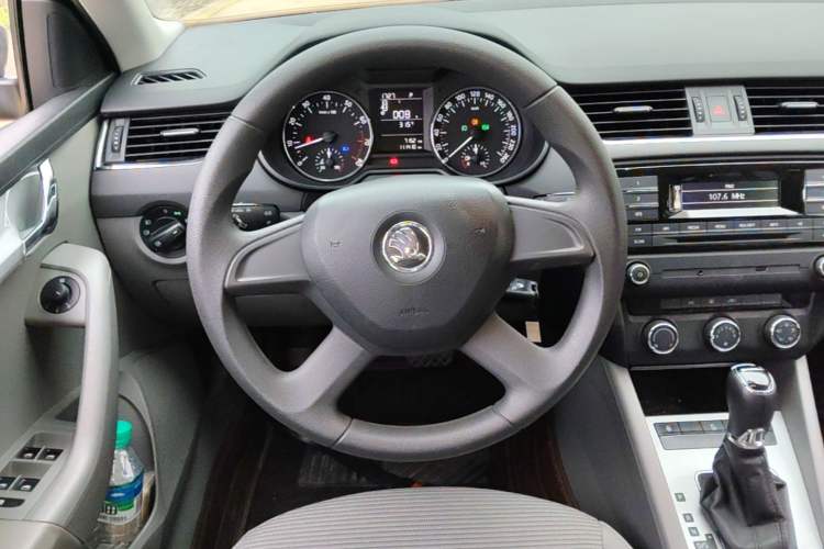 Used Skoda Octavia 2015 1.6L Automatic Yijie Edition Steering Wheel