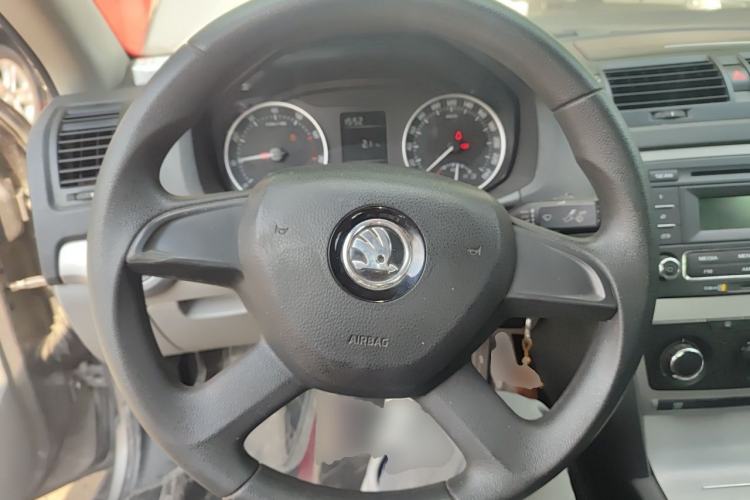 Used Skoda Octavia 2015 Classic Model 1.6L Manual Yijie Edition Steering Wheel