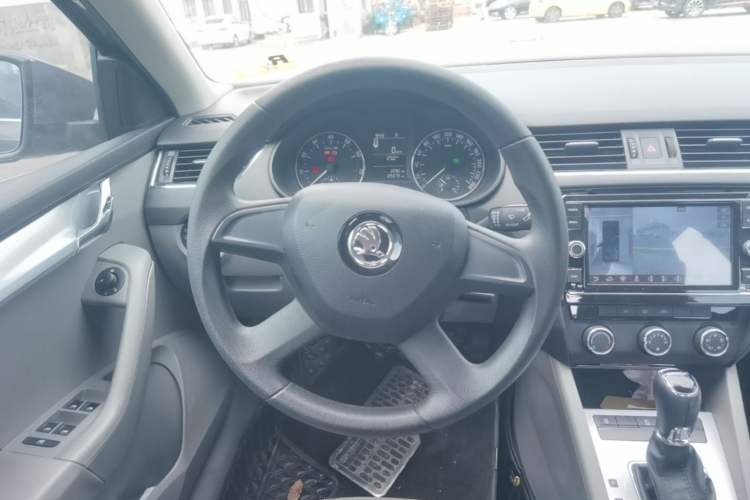 Used Skoda Octavia 2015 1.6L Automatic Yijie Edition Steering Wheel