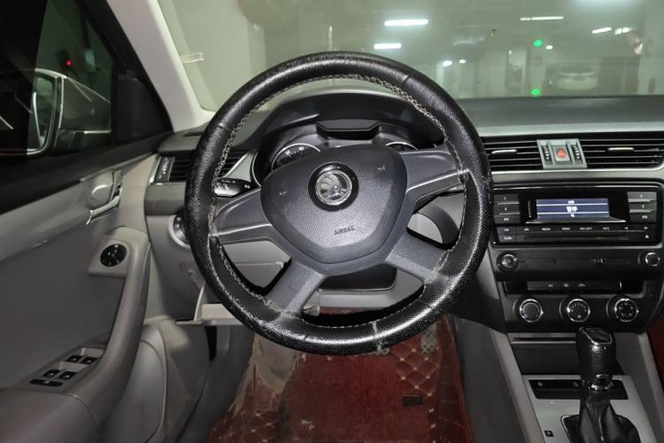 Used Skoda Octavia 2015 1.6L Automatic Yijie Edition Steering Wheel