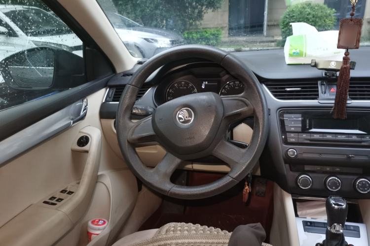 Used Skoda Octavia 2015 1.6L Automatic Yijie Edition Steering Wheel