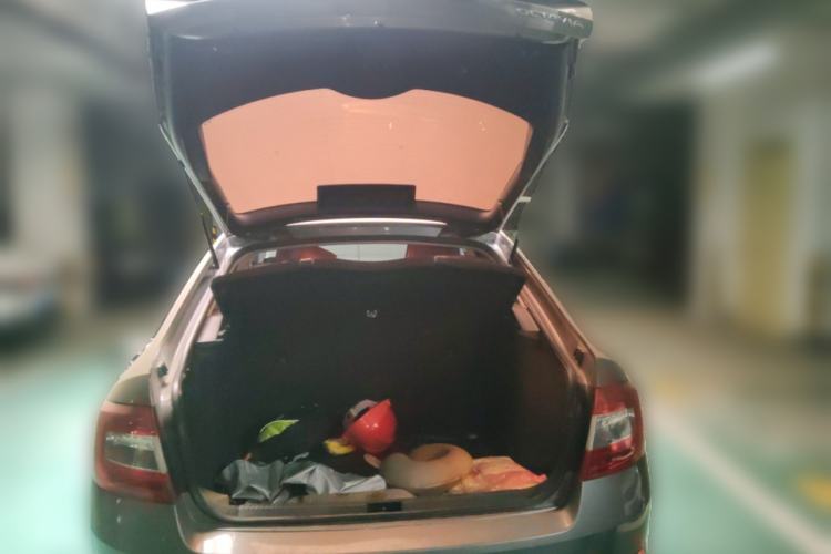 Used Skoda Octavia 2015 1.6L Automatic Yijie Edition Trunk