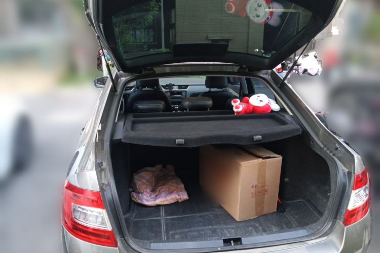 Used Skoda Octavia 2015 1.6L Automatic Yijie Edition Trunk