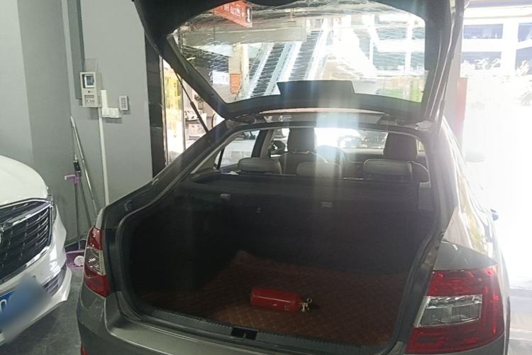 Used Skoda Octavia 2015 1.6L Manual Yijie Edition Trunk