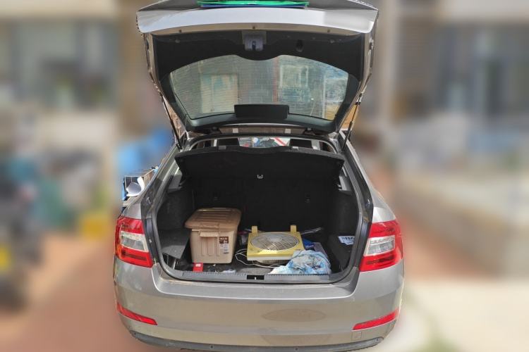 Used Skoda Octavia 2015 1.6L Manual Yijie Edition Trunk