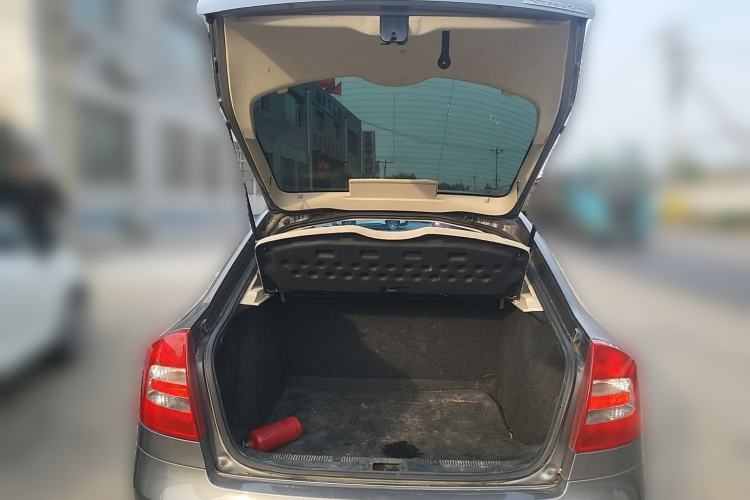 Used Skoda Octavia 2015 Classic Model 1.6L Manual Yijie Edition Trunk