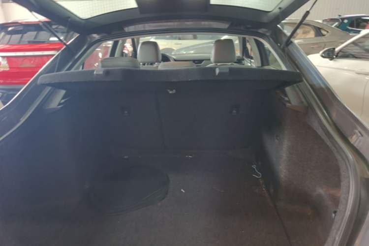 Used Skoda Octavia 2015 1.6L Manual Yijie Edition Trunk