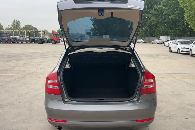 Used Skoda Octavia 2015 Classic Model 1.6L Automatic Yijie Version Trunk
