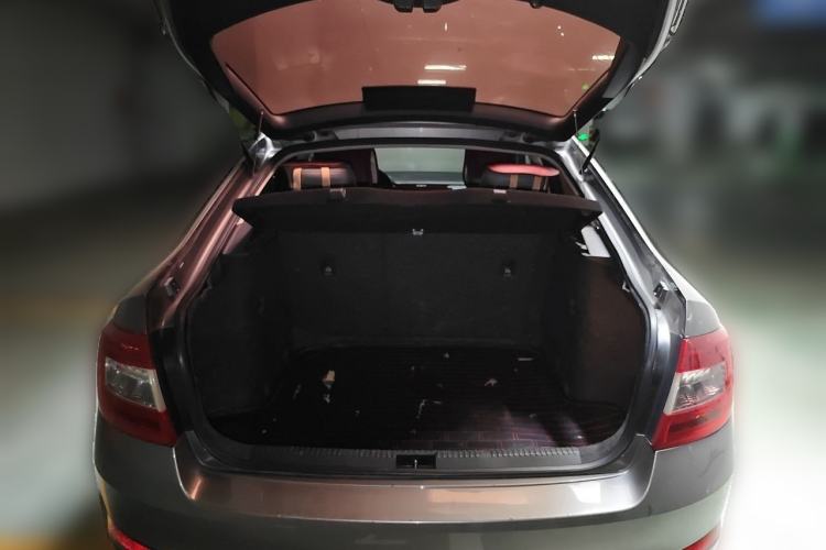 Used Skoda Octavia 2015 1.6L Automatic Yijie Edition Trunk