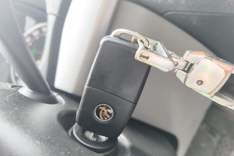 Used Skoda Octavia 2015 Classic Model 1.6L Automatic Elegance Edition Vehicle Key