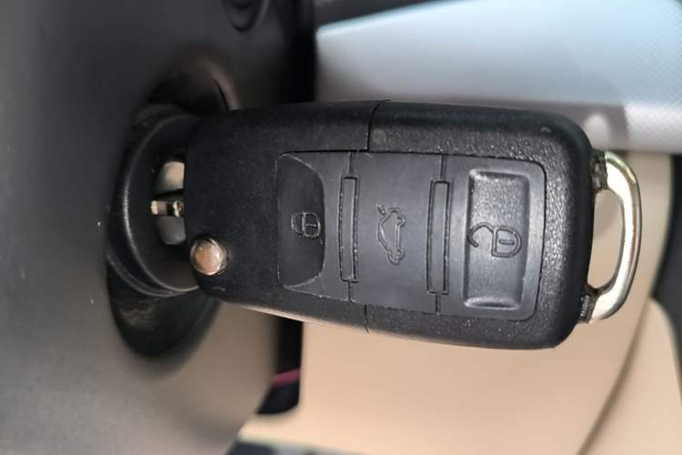 Used Skoda Octavia 2015 Classic Model 1.6L Automatic Yijie Version Vehicle Key