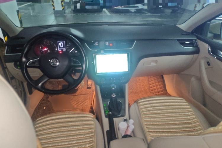 Used Skoda Octavia 2015 1.6L Automatic Yijun Edition Center Console