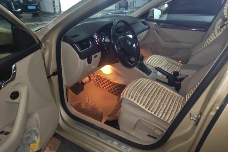 Used Skoda Octavia 2015 1.6L Automatic Yijun Edition Driver Seat