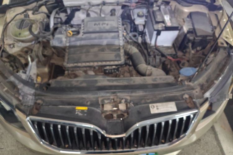 Used Skoda Octavia 2015 1.6L Automatic Yijun Edition Engine Bay
