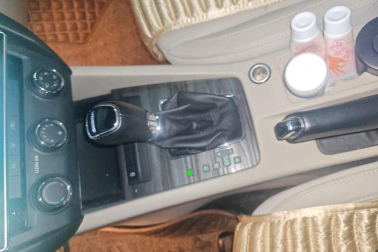 Used Skoda Octavia 2015 1.6L Automatic Yijun Edition Gear Lever