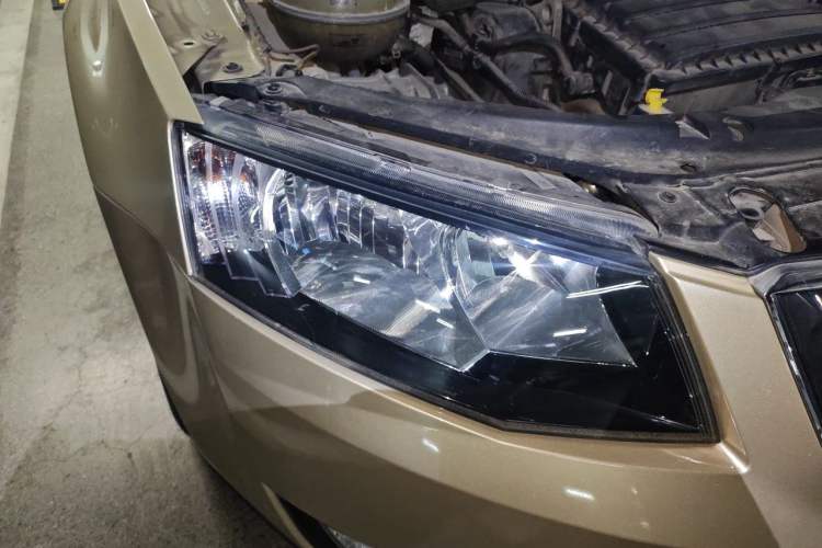 Used Skoda Octavia 2015 1.6L Automatic Yijun Edition Right Front Headlight