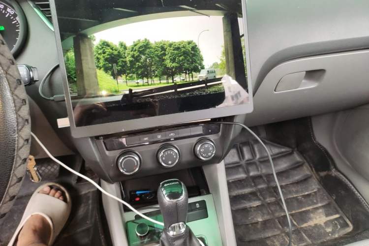 Used Skoda Octavia 2015 1.6L Automatic Yijie Edition Audio And AC Panel