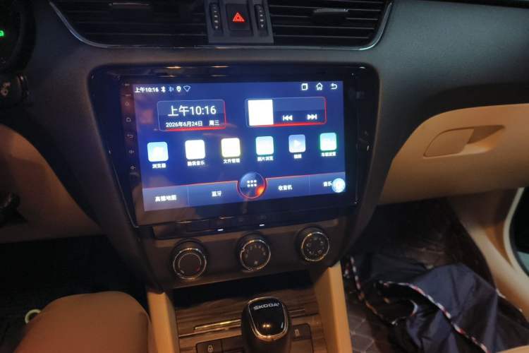 Used Skoda Octavia 2015 1.6L Automatic Yijun Edition Audio And AC Panel
