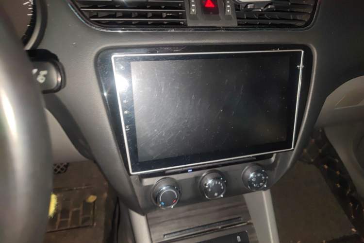 Used Skoda Octavia 2015 1.6L Manual Yijun Edition Audio And AC Panel