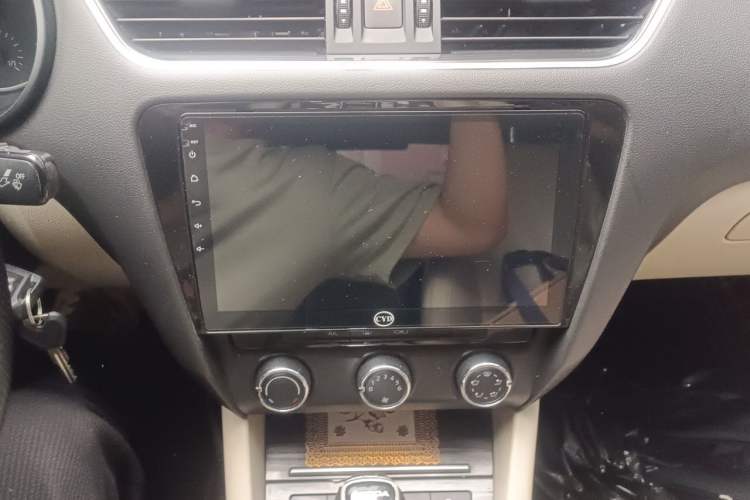 Used Skoda Octavia 2015 1.6L Automatic Yijie Edition Audio And AC Panel