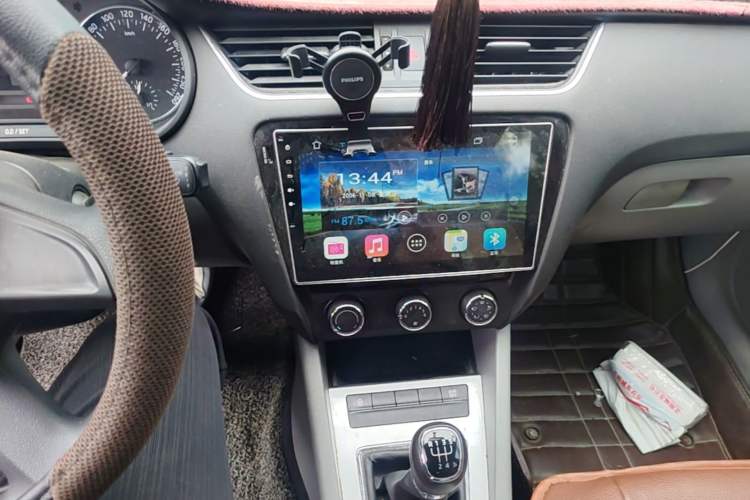 Used Skoda Octavia 2015 1.6L Manual Yijie Edition Audio And AC Panel