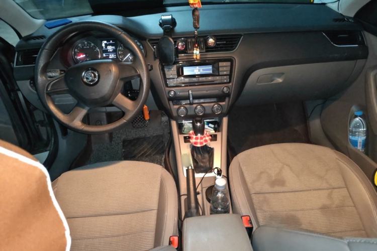 Used Skoda Octavia 2015 1.6L Automatic Yijie Edition Center Console