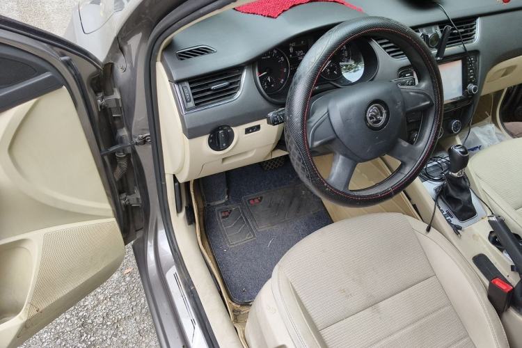 Used Skoda Octavia 2015 1.6L Automatic Yijie Edition Driver Seat