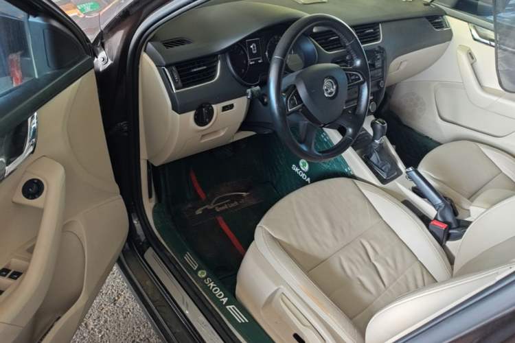 Used Skoda Octavia 2015 1.6L Automatic Yijun Edition Driver Seat