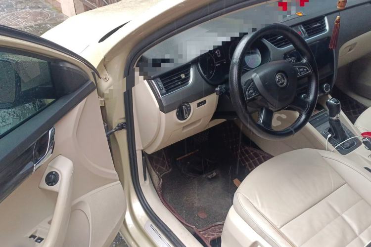Used Skoda Octavia 2015 1.6L Automatic Yijie Edition Driver Seat