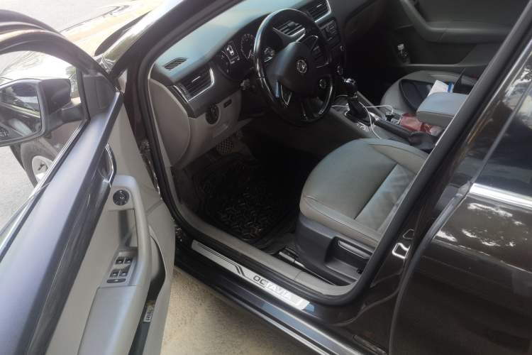 Used Skoda Octavia 2015 1.4TSI DSG Yijun Edition Driver Seat