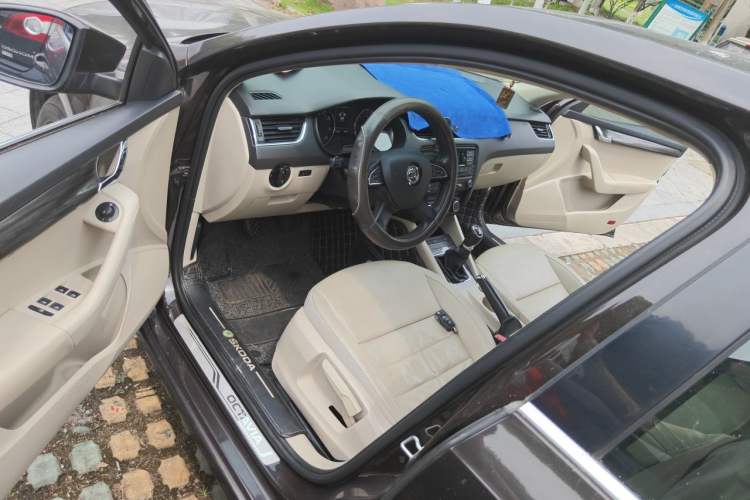 Used Skoda Octavia 2015 1.4TSI Manual Yijun Edition Driver Seat