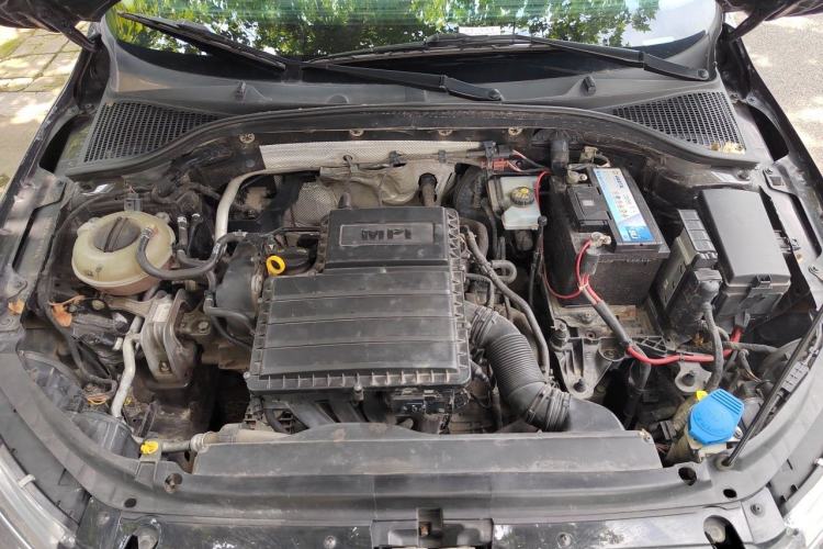 Used Skoda Octavia 2015 1.6L Automatic Yijun Edition Engine Bay