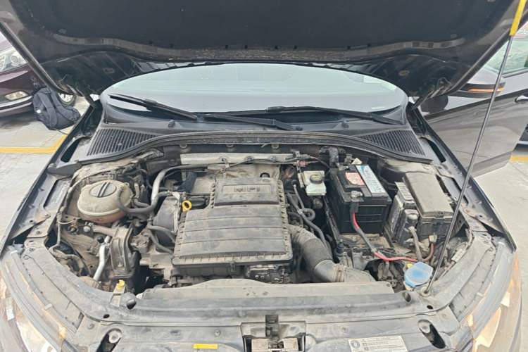 Used Skoda Octavia 2015 1.6L Manual Eado Edition Engine Bay