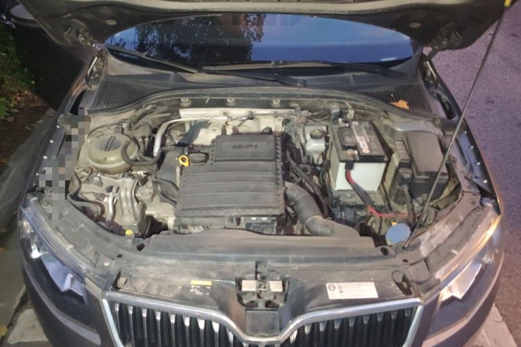 Used Skoda Octavia 2015 1.6L Automatic Yijun Edition Engine Bay