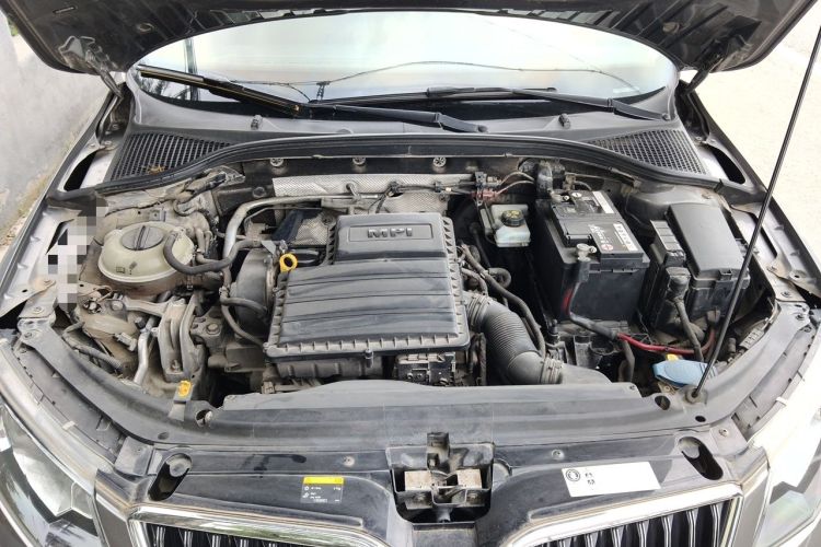 Used Skoda Octavia 2015 1.6L Manual Yijie Edition Engine Bay