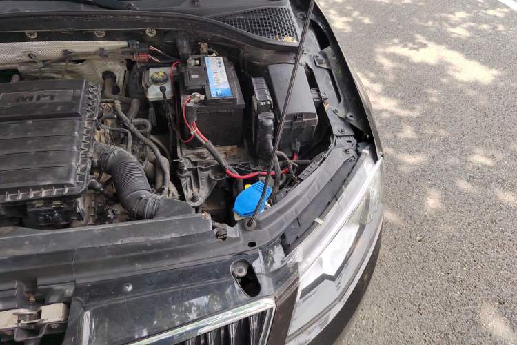 Used Skoda Octavia 2015 1.6L Automatic Yijun Edition Engine Bay Left