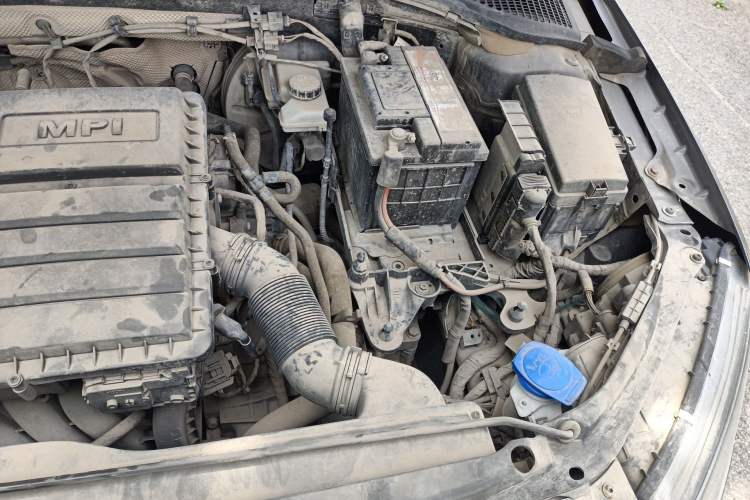 Used Skoda Octavia 2015 1.6L Automatic Yijie Edition Engine Bay Left